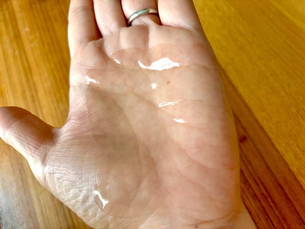 fuwariを手に広げたところ